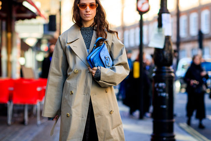 beige coat, blue bag, fun sunglasses, leather bag, suede bag, sunglasses, trench coat, fashion week, frenchystyle, FW, jonathan paciullo, street style, LFW, LONDON, AUTUMN WINTER 2018-2019, AW 18-19, FALL WINTER 2018-2019, FW 18-19, horizontal, atmosphere details, detail, erika boldrin
