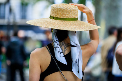 straw hat, white scarf, hair scarf, backpack, close up detail, fashion week, frenchystyle, FW, jonathan paciullo, street style, PFW, PARIS, AUTUMN WINTER 2021-2022, FALL WINTER 2021-2022, FW 21-22, atmosphere details, horizontal, detail