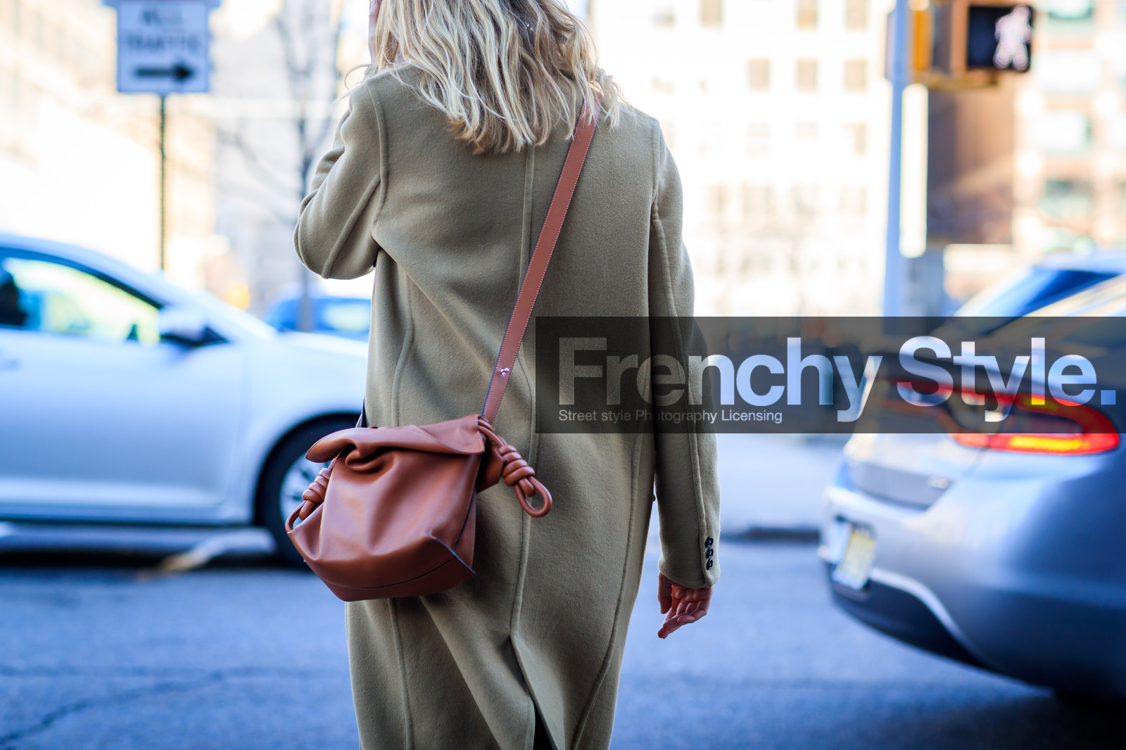 beige coat, brown bag, leather bag, loewe, fashion week, frenchystyle, FW, jonathan paciullo, street style, NYFW, NEW YORK, AUTUMN WINTER 2018-2019, AW 18-19, FALL WINTER 2018-2019, FW 18-19, atmosphere details, horizontal, detail