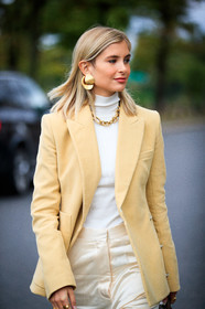 xenia adonts, light yellow jacket, beige jacket, white pullover, white pants, satin pants, turtleneck pullover, loose pants, hermes jacket, golden necklace, golden earrings, golden ring, multi earrings, big chain necklace, brown leather bag, hoop earrings, mini hoop earrings, diamond earrings, white total look, beige total look, fashion week, frenchystyle, FW, jonathan paciullo, street style, PFW, PARIS, SPRING SUMMER 2021, SS 21, vertical, atmosphere details, detail