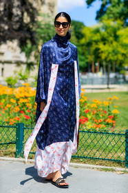 black shoes, blue dress, graphic dress, leather shoes, printed dress, sunglasses, fashion week, frenchystyle, FW, jonathan paciullo, street style, PFW, PARIS, vertical, full length, AUTUMN WINTER 2018-2019, FALL WINTER 2018-2019, FW 18-19, caroline issa