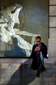 black coat, black shoes, braids, iphone, leather shoes, model, sunglasses, tights, tone on tone, total look black, fashion week, frenchystyle, FW, jonathan paciullo, street style, PFW, PARIS, AUTUMN WINTER 2019-2020, AW 19-20, FALL WINTER 2019-2020, FW 19-20, vertical, atmosphere details, detail