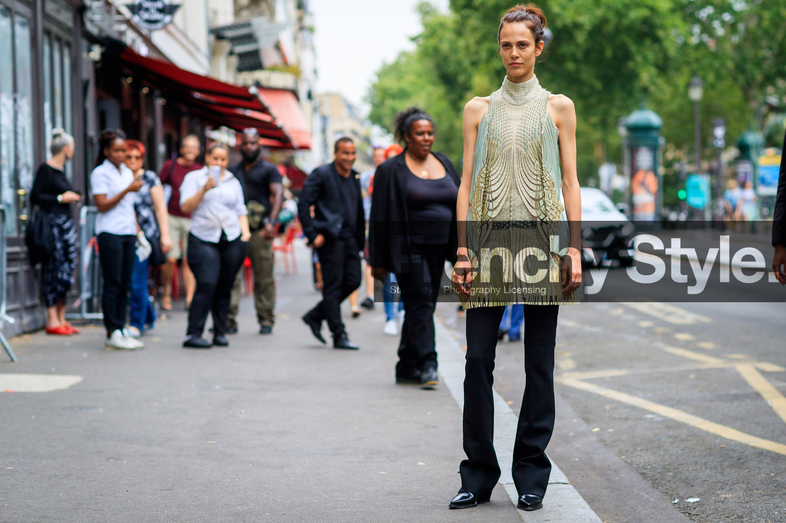 beige top, black pants, black shoes, graphic top, laser cut, leather shoes, see through, trousers, fashion week, frenchystyle, FW, jonathan paciullo, street style, PFW, PARIS, atmosphere details, horizontal, full length, model, AUTUMN WINTER 2018-2019, FALL WINTER 2018-2019, FW 18-19, aymeline valade