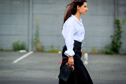 black bag, black denim, black skirt, denim skirt, givenchy, leather bag, white shirt, fashion week, frenchystyle, FW, jonathan paciullo, street style, PFW, PARIS, atmosphere details, horizontal, detail, AUTUMN WINTER 2018-2019, FALL WINTER 2018-2019, FW 18-19