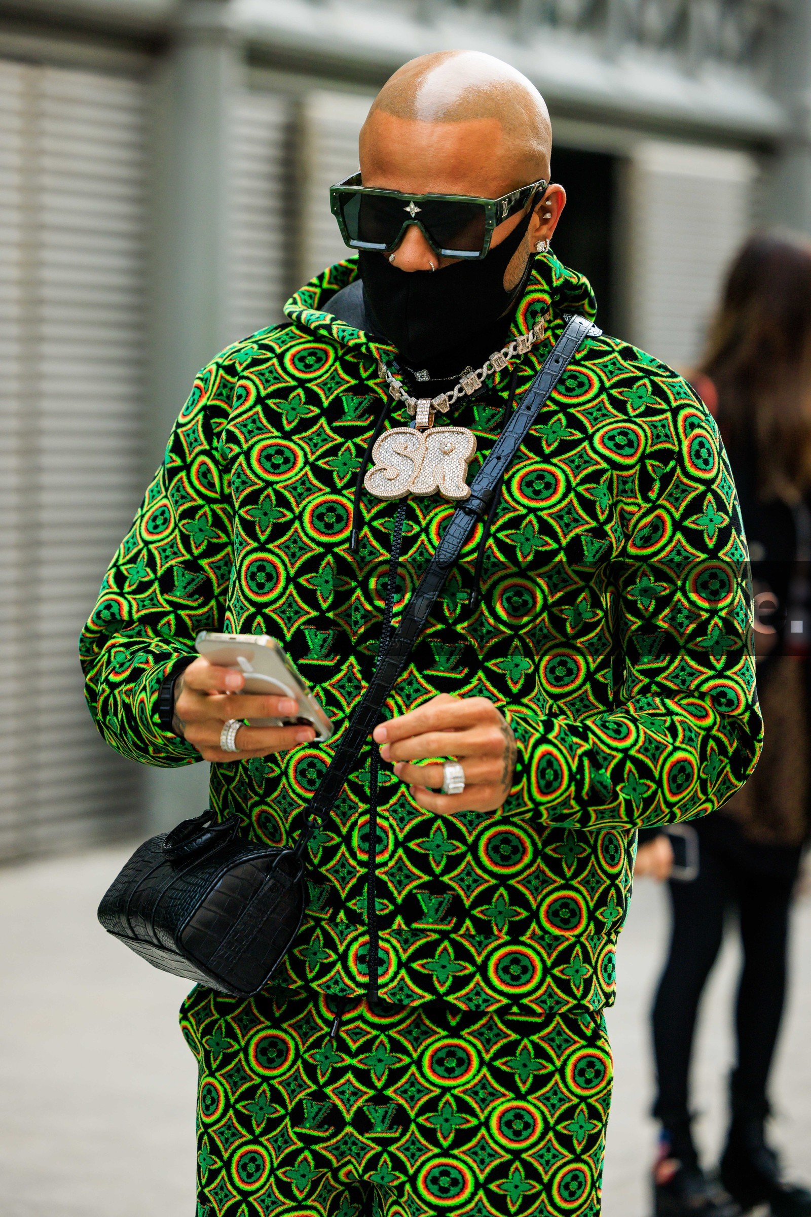 menswear, fashion week, frenchystyle, FW, jonathan paciullo, street style, PFW, PARIS, FALL WINTER 2022-2023, AUTUMN WINTER 2022-2023, FW 22-23, atmosphere details, detail, vertical
