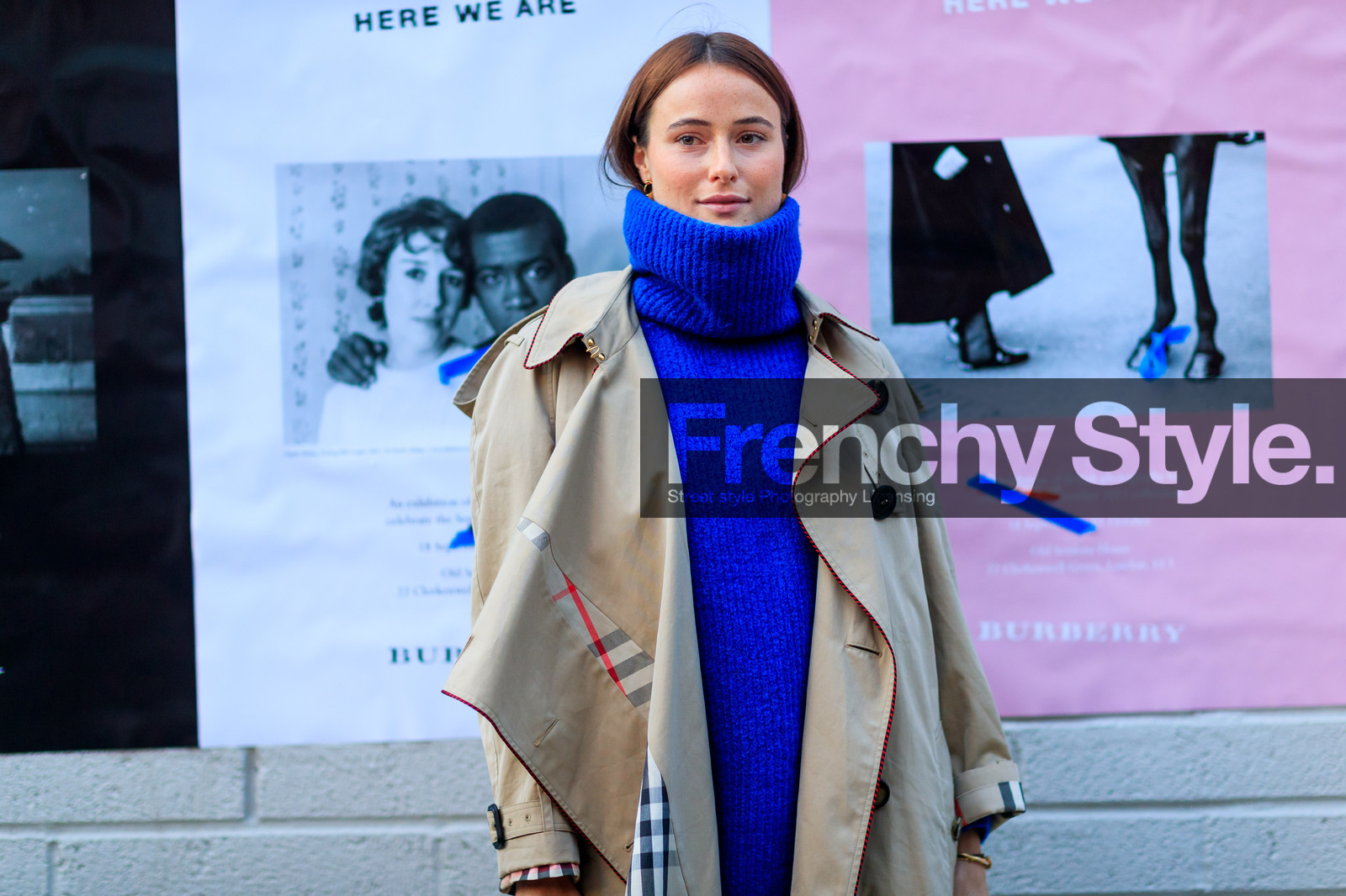 atmosphere details, beige coat, blue sweater, blue top, burberry, detail, fashion week, frenchystyle, FW, horizontal, jonathan paciullo, lena lademann, LFW, LONDON, SPRING SUMMER 2018, SS 18, street style, tartan, trench coat, turtleneck sweater