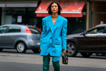 max mara jacket, max mara look, blue jacket, blue tights, high boots, blue leather boots, animal skin boots, blue total look, multi necklace, chain necklace, golden necklace, max mara boots, jacket dress, fashion week, frenchystyle, FW, jonathan paciullo, street style, MFW, MILAN, SPRING SUMMER 2020, SS 20