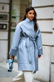 bettina looney, blue bag, graphic bag, grey coat, leather bag, leather coat, printed bag, trousers, tweed bag, white pants, street style, jonathan paciullo, FW, frenchystyle, fashion week, LFW, LONDON, AUTUMN WINTER 2019-2020, AW 19-20, FW 19-20, FALL WINTER 2019-2020, vertical, atmosphere details, detail