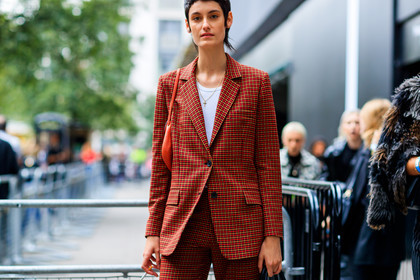 blazer, checked, graphic jacket, graphic pants, leather bag, model, plaid, printed jacket, printed pants, red jacket, red pants, red suit, trousers, white t-shirt, fashion week, frenchystyle, FW, jonathan paciullo, street style, LFW, LONDON, SPRING SUMMER 2019, SS 19, atmosphere details, horizontal, detail