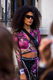 black strap, grey skirt, mini skirt, pink skirt, pink top, print, printed skirt, printed top, skirt, strap, top, street style, jonathan paciullo, FW, frenchystyle, fashion week, PFW, PARIS, SPRING SUMMER 2022, SS 22, vertical, atmosphere details