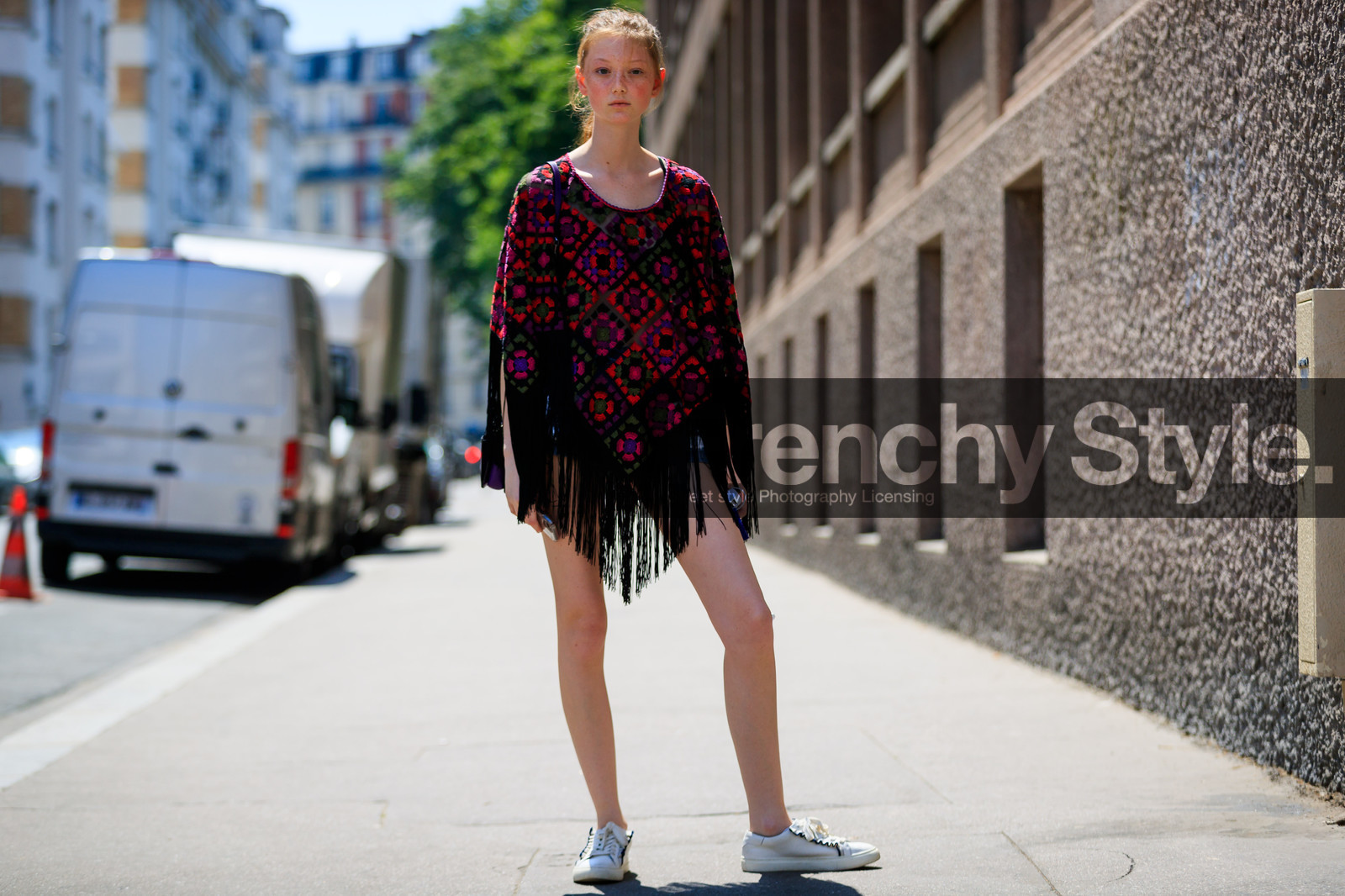 fringes, leather shoes, poncho, red sweater, white sneakers, fashion week, frenchystyle, FW, jonathan paciullo, street style, PFW, PARIS, atmosphere details, horizontal, full length, model, AUTUMN WINTER 2018-2019, FALL WINTER 2018-2019, FW 18-19