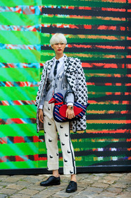thom browne bag, thom browne coat, thom browne look, thom browne cardigan, thom browne pants, red bag, navy blue bag, striped bag, animal shape bag, hand bag, white coat, embroidered coat, black coat, pearl embroidered coat, white shirt, black tie, grey cardigan, jacquard cardigan, white pants, embroidered pants, man style look, golden watch, rolex watch, black leather derbie, laced shoes, cropped pants, fashion week, frenchystyle, FW, jonathan paciullo, street style, PFW, PARIS, SPRING SUMMER 2020, SS 20, horizontal, full length