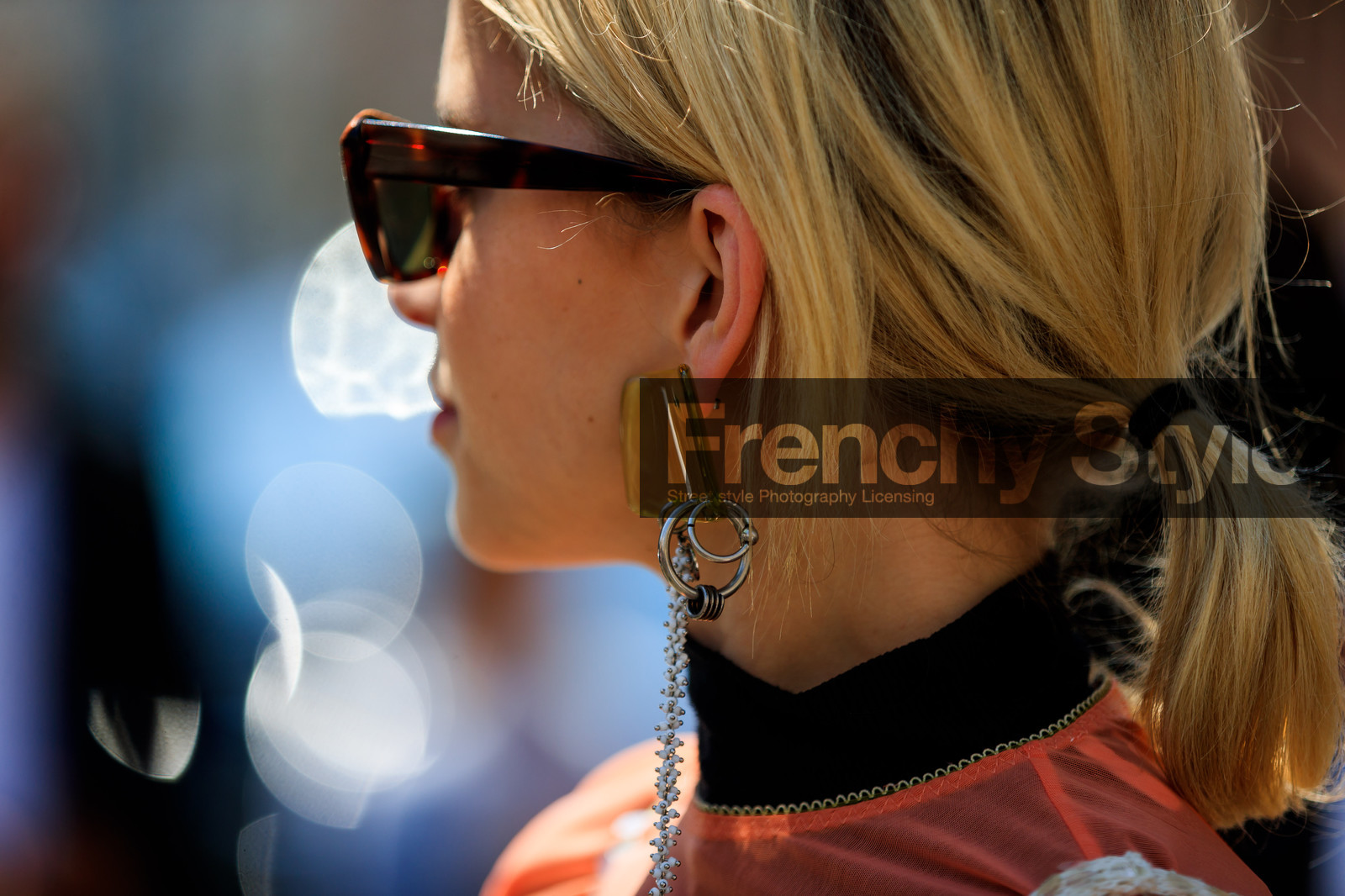 earrings, ponytail, sunglasses, fashion week, frenchystyle, FW, jonathan paciullo, street style, PFW, PARIS, atmosphere details, horizontal, detail, AUTUMN WINTER 2018-2019, FALL WINTER 2018-2019, FW 18-19, caro daur
