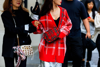 checked, graphic bag, graphic jacket, graphic sweater, gucci, leather bag, plaid, printed bag, printed jacket, printed sweater, red bag, red sweater, tartan, white bag, street style, jonathan paciullo, FW, frenchystyle, fashion week, NYFW, NEW YORK, SPRING SUMMER 2019, SS 19, atmosphere details, horizontal, detail