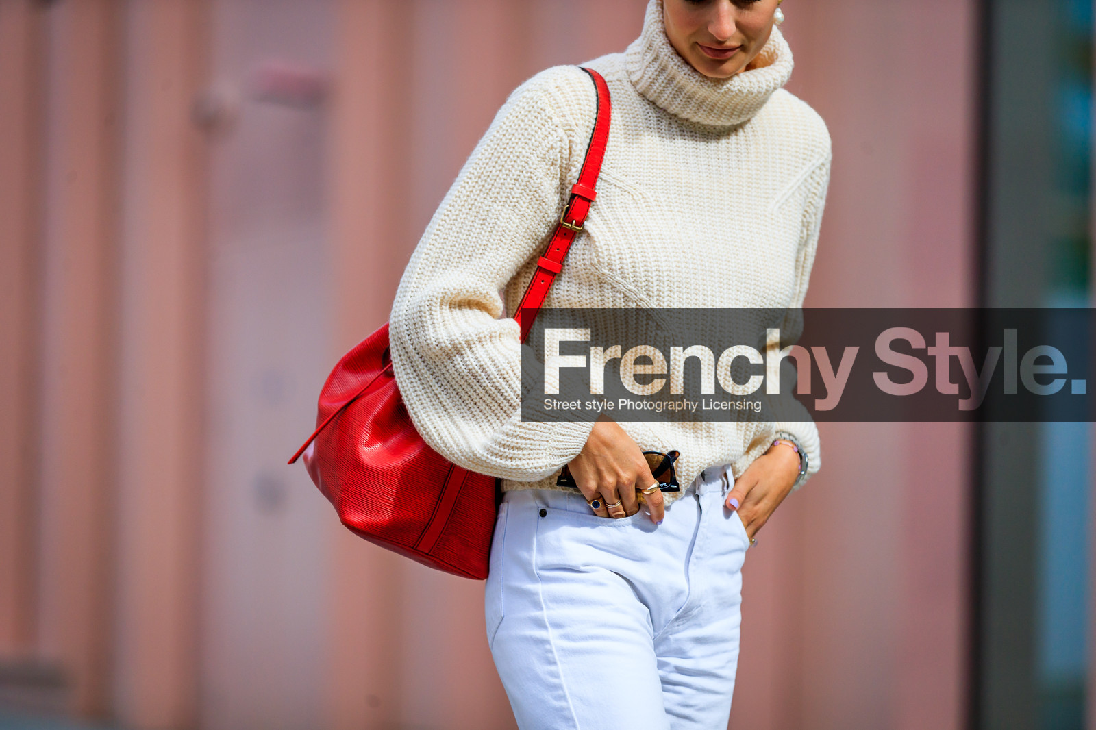 denim pants, jeans, leather bag, red bag, rings, trousers, white denim, white knit, fashion week, frenchystyle, FW, jonathan paciullo, street style, LFW, LONDON, SPRING SUMMER 2019, SS 19, atmosphere details, horizontal, detail