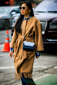 70s glasses, 70 sunglasses, 70S look, flared pants, flares coat, camel trench, classic trench, crossbody bag, white sunglasses, leather crossbody bag, big creole, golden earring, black crossbody, multicolor shirt, Miki Cheung, street style, jonathan paciullo, FW, frenchystyle, fashion week, NYFW, NEW YORK, AUTUMN WINTER 2022-2023, FALL WINTER 2022_2023, FW 22-23, vertical, atmosphere details
