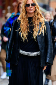 blanca miro scrimieri, black leather jacket, black dress, black sunglasses, strassed belt, strassed sunglasses, satin dress, long dress, pleated dress, fashion week, frenchystyle, FW, jonathan paciullo, street style, LFW, LONDON, AUTUMN WINTER 2020-2021, FALL WINTER 2020-2021, FW 20-21, vertical, atmosphere details, detail