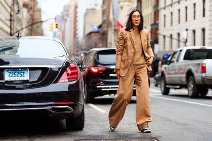 camel jacket, camel pants, eva chen, leather shoes, louis vuitton, max mara, trousers, white sneakers, frenchystyle, jonathan paciullo, street style, NYFW, NEW YORK, AUTUMN WINTER 2019-2020, AW 19-20, FALL WINTER 2019-2020, FW 19-20, fashion week, FW, atmosphere details, horizontal, full length