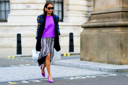 blazer, blue jacket, checked, chloe loulou de saison, graphic jacket, graphic skirt, grey skirt, high heels, leather bag, leather shoes, plaid, printed jacket, printed skirt, purple shoes, purple sweater, rejina pyo, sunglasses, tartan, white bag, fashion week, frenchystyle, FW, jonathan paciullo, street style, LFW, LONDON, SPRING SUMMER 2019, SS 19, atmosphere details, horizontal, full length