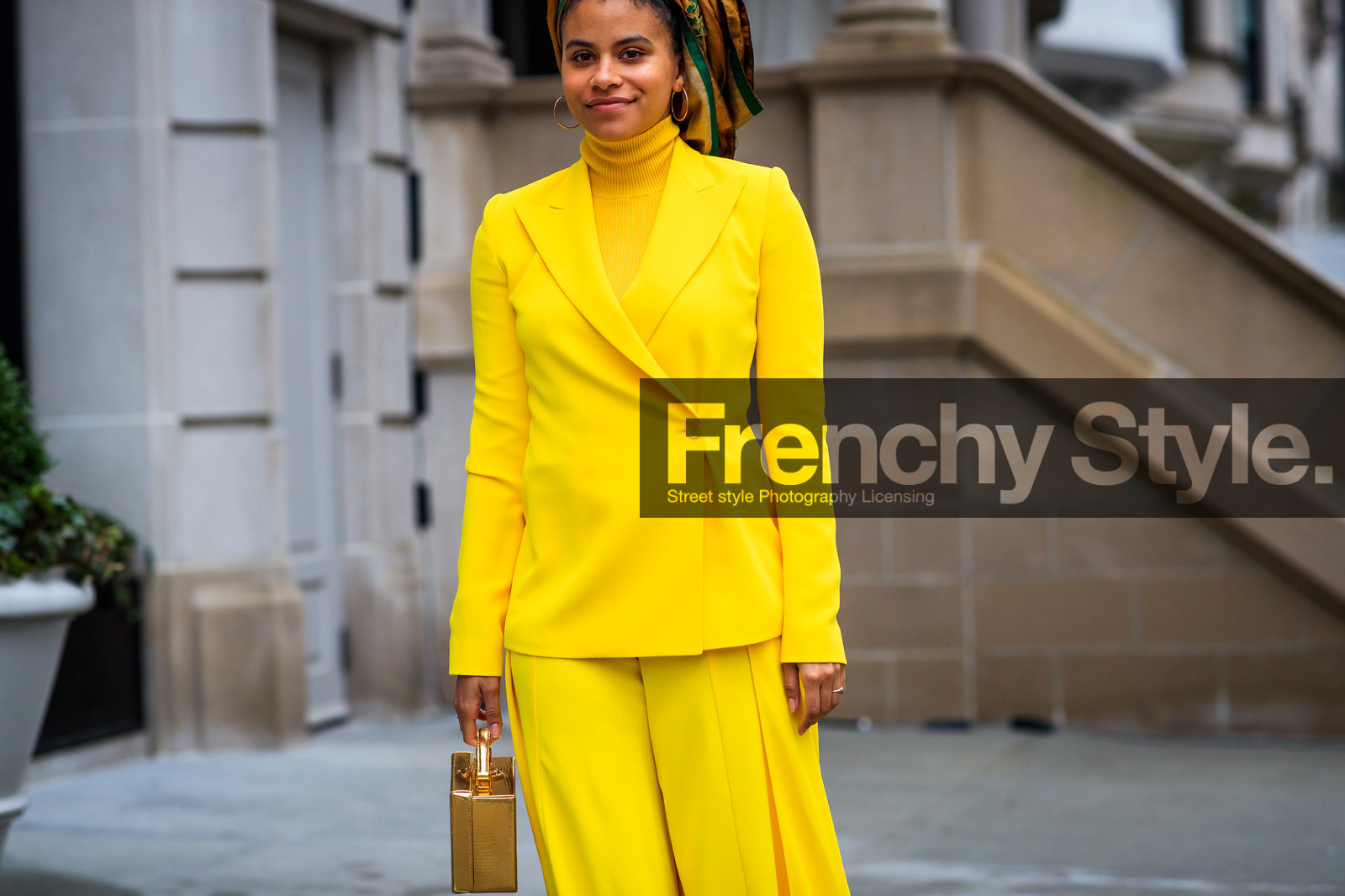 gold bag, leather bag, tone on tone, total look yellow, trousers, turtleneck sweater, yellow jacket, yellow pants, yellow sweater, frenchystyle, jonathan paciullo, street style, NYFW, NEW YORK, AUTUMN WINTER 2019-2020, AW 19-20, FALL WINTER 2019-2020, FW 19-20, fashion week, FW, atmosphere details, horizontal, detail