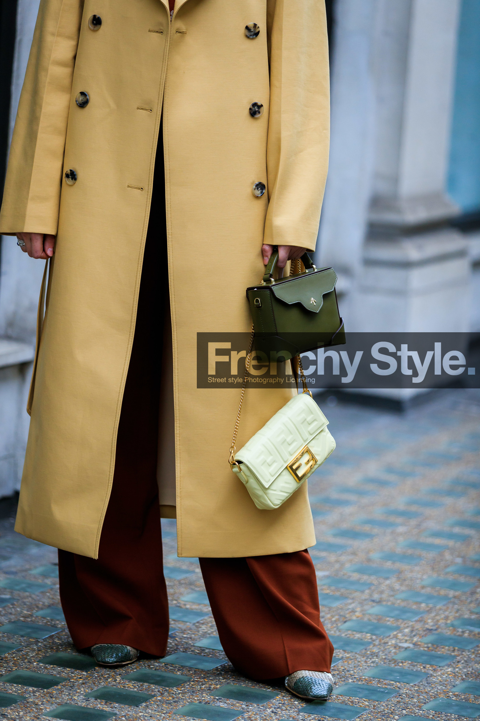 beige coat, brown pants, fendi, green bag, julia haghjoo, leather bag, leather shoes, trousers, white bag, street style, jonathan paciullo, FW, frenchystyle, fashion week, LFW, LONDON, AUTUMN WINTER 2019-2020, AW 19-20, FW 19-20, FALL WINTER 2019-2020, vertical, atmosphere details, detail
