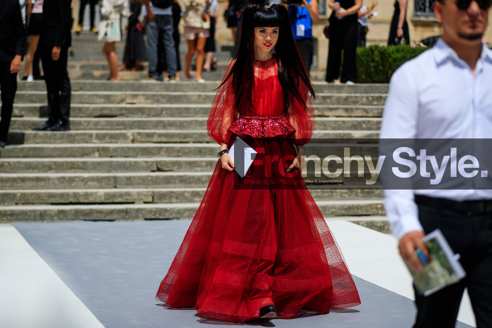 red dress, satin stitch, sequined, tulle, fashion week, frenchystyle, FW, jonathan paciullo, street style, PFW, PARIS, horizontal, atmosphere details, full length, AUTUMN WINTER 2018-2019, FALL WINTER 2018-2019, FW 18-19