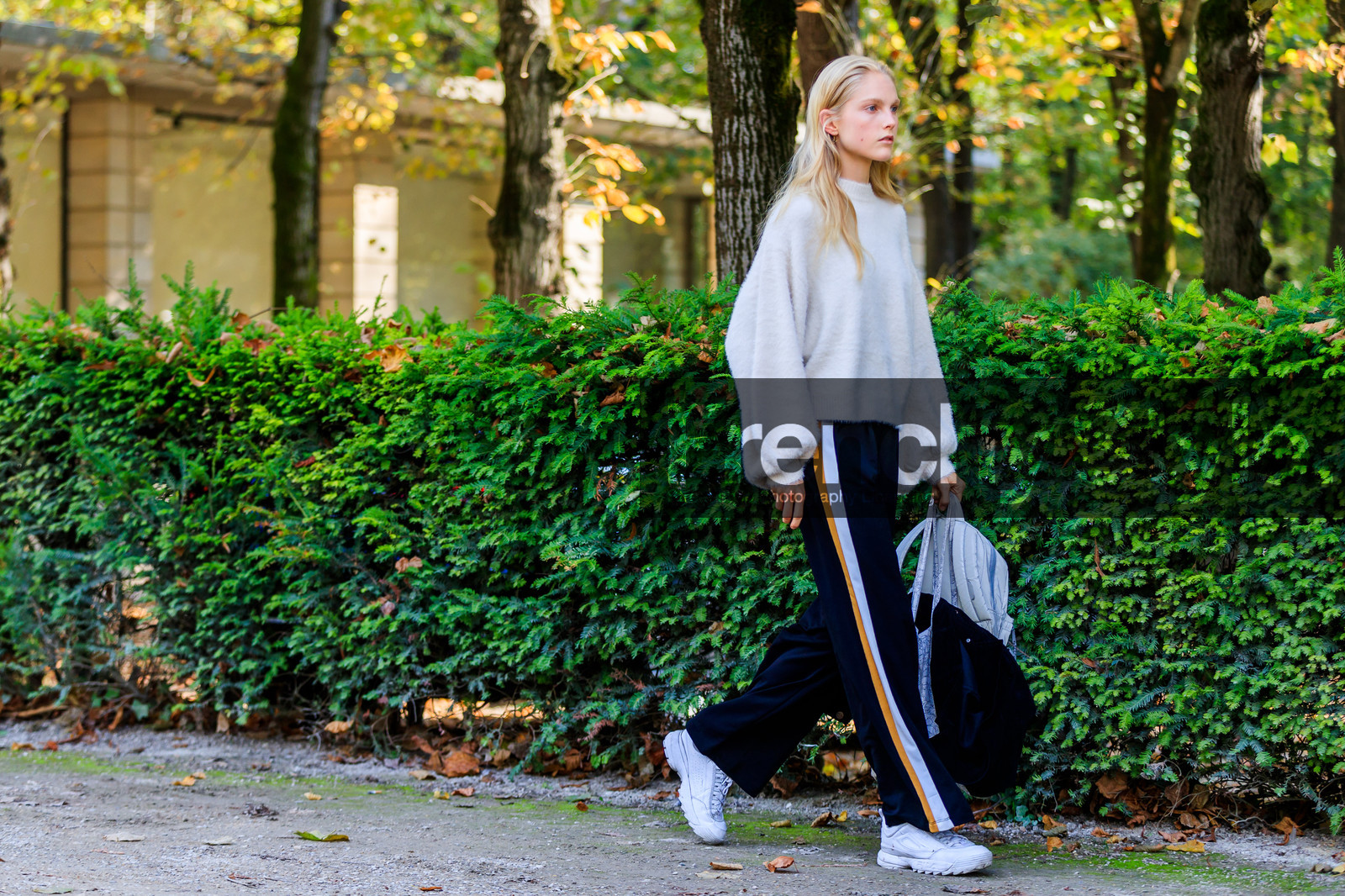 atmosphere details, backpack, black bag, black pants, fashion week, frenchystyle, full length, FW, horizontal, jonathan paciullo, Kirin Dejonckheere, leather bag, leather shoes, model, PARIS, PFW, SPRING SUMMER 2018, SS 18, street style, streetwear, trousers, white sneakers, white sweater