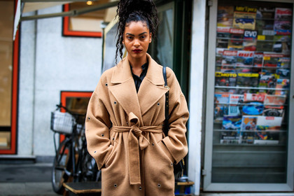 beige coat, belted coat, openwork coat, sharon alexie, street style, jonathan paciullo, FW, frenchystyle, fashion week, MFW, MILAN, SPRING SUMMER 2021, SS 21, horizontal, atmosphere details, detail