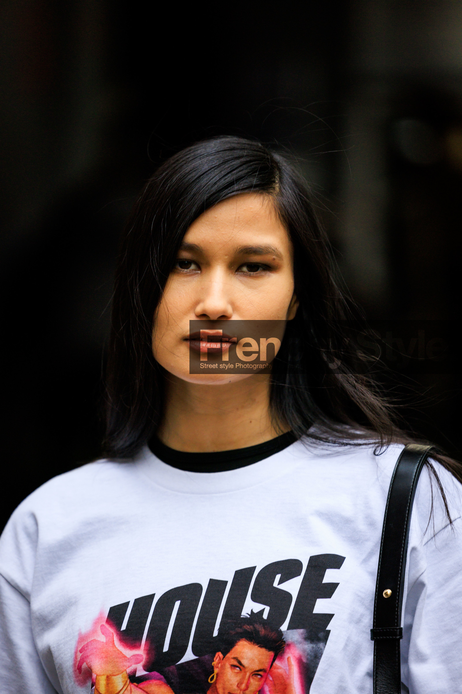 details, orange font printed white tshirt, printed tshirt, nude make up, close up, street style, jonathan paciullo, FW, frenchystyle, fashion week, NYFW, NEW YORK, AUTUMN WINTER 2022-2023, FALL WINTER 2022_2023, FW 22-23, vertical, atmosphere details