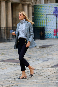 light grey pullover, turtleneck pullover, grey jacket, checked jacket, navy blue pants, cropped pants, chanel shoes, black polish shoes, black ballerina, nude leather shoes, nude ballerina, golden button, fashion week, frenchystyle, FW, jonathan paciullo, street style, PFW, PARIS, SPRING SUMMER 2020, SS 20, horizontal, full length