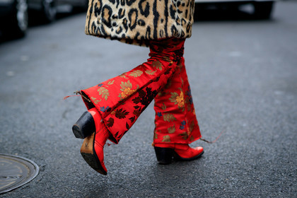 animal print, fur jacket, graphic jacket, graphic pants, high heels, jw anderson, leather bag, leather shoes, leopard, printed jacket, printed pants, red bag, red boots, red pants, sarah brody, trousers, frenchystyle, jonathan paciullo, street style, NYFW, NEW YORK, AUTUMN WINTER 2019-2020, AW 19-20, FALL WINTER 2019-2020, FW 19-20, fashion week, FW, atmosphere details, horizontal, detail