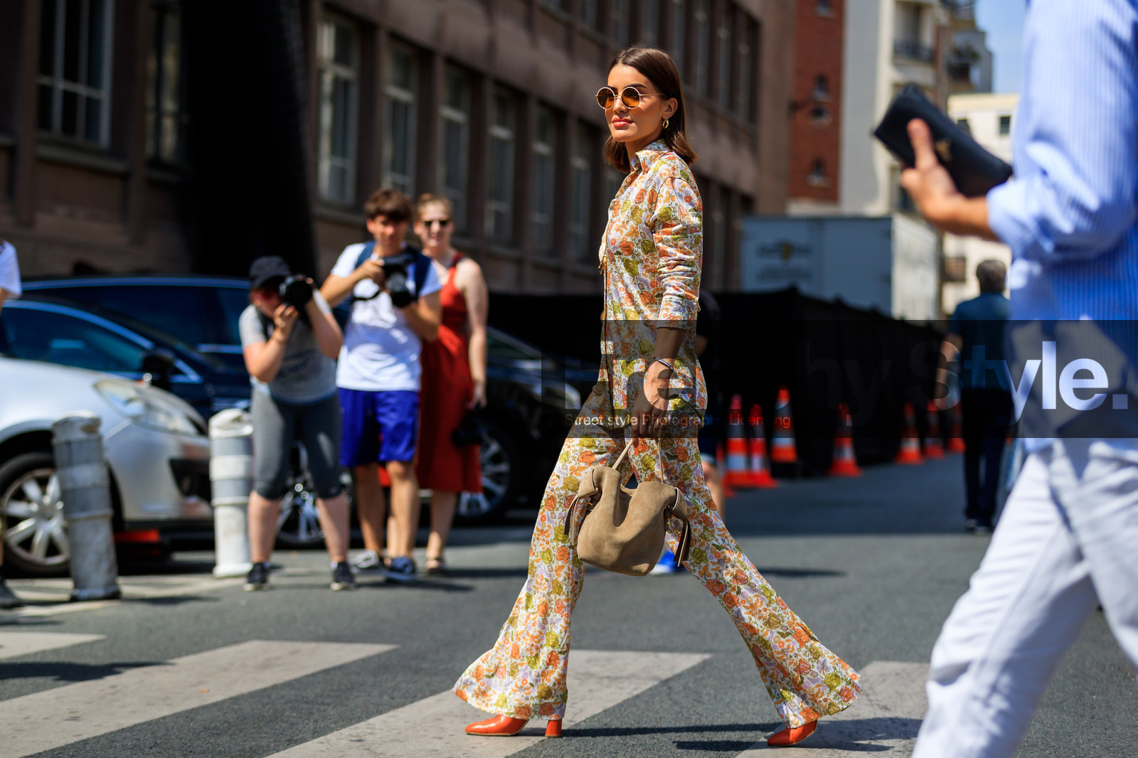 beige bag, floral, flowers, graphic pants, leather bag, leather shoes, loewe, multicolor shirt, orange shoes, printed pants, suede bag, sunglasses, trousers, fashion week, frenchystyle, FW, jonathan paciullo, street style, PFW, PARIS, atmosphere details, horizontal, full length, AUTUMN WINTER 2018-2019, FALL WINTER 2018-2019, FW 18-19, camila coelho