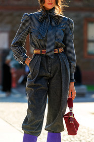 alberta ferretti bag, alberta ferretti belt, alberta ferretti look, lavalliere collar, black shirt, black pants, checked shirt, white shirt, denim, black jeans, carrot pants, high waist jeans, belted pants, red belt, red leather belt, golden belt, red bag, suede bag, fashion week, frenchystyle, FW, jonathan paciullo, street style, MFW, MILAN, SPRING SUMMER 2021, SS 21, vertical, detail