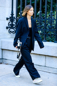 annina mislin, black and white bag, black jacket, black pants, black suit, converse, fashion week, frenchystyle, full length, FW, jonathan paciullo, leather bag, NEW YORK, NYFW, oversize, SPRING SUMMER 2018, SS 18, street style, tone on tone, total look black, trousers, vertical, white sneakers, wide pants