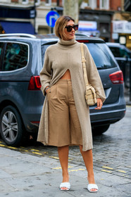 light beige pullover, light beige leather bag, beige bermuda shorts, long pullover, turtleneck pullover, split pullover, celine sunglasses, square shape glasses, scale sunglasses, big sunglasses, shoulder bag, plaited leather bag, plaited bag, bottega veneta bag, bottega veneta shoes, white leather slippers, white leather sandals, quilted slippers, aylin koenig, fashion week, frenchystyle, FW, jonathan paciullo, street style, LFW, LONDON, AUTUMN WINTER 2020-2021, FALL WINTER 2020-2021, FW 20-21, vertical, full length