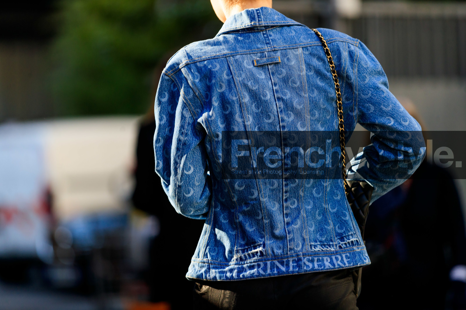 blue denim, denim jacket, graphic jacket, marine serre, printed jacket, fashion week, frenchystyle, FW, jonathan paciullo, street style, PFW, PARIS, AUTUMN WINTER 2019-2020, AW 19-20, FALL WINTER 2019-2020, FW 19-20, horizontal, atmosphere details, detail