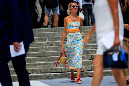 basket, beige shoes, blue skirt, blue top, floral, flowers, graphic bag, graphic dress, graphic skirt, graphic top, headscarf, high heels, leather bag, leather shoes, printed bag, printed dress, printed skirt, printed top, red lips, stripes, sunglasses, turquoise, fashion week, frenchystyle, FW, jonathan paciullo, street style, PFW, PARIS, horizontal, atmosphere details, detail, AUTUMN WINTER 2018-2019, FALL WINTER 2018-2019, FW 18-19, natalie joos