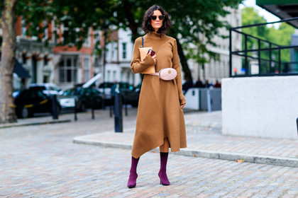 atmosphere details, camel dress, fanny pack, fashion week, frenchystyle, full length, FW, gucci, Hedvig Sagfjord Opshaug, hedw, high heels, horizontal, jonathan paciullo, knit dress, leather bag, leather shoes, LFW, LONDON, pink bag, purple boots, SPRING SUMMER 2018, SS 18, street style