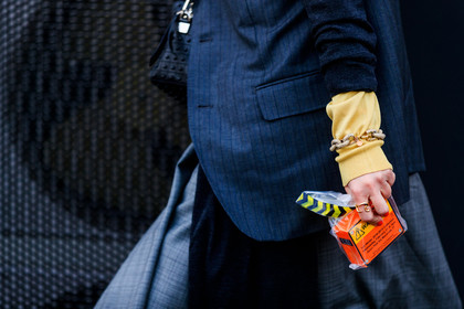 black jacket, blazer, bracelet, gey skir, grey skirt, yellow sweater, fashion week, frenchystyle, FW, jonathan paciullo, street style, MFW, MILAN, AUTUMN WINTER 2018-2019, FALL WINTER 2018-2019, FW 18-19, horizontal, atmosphere details