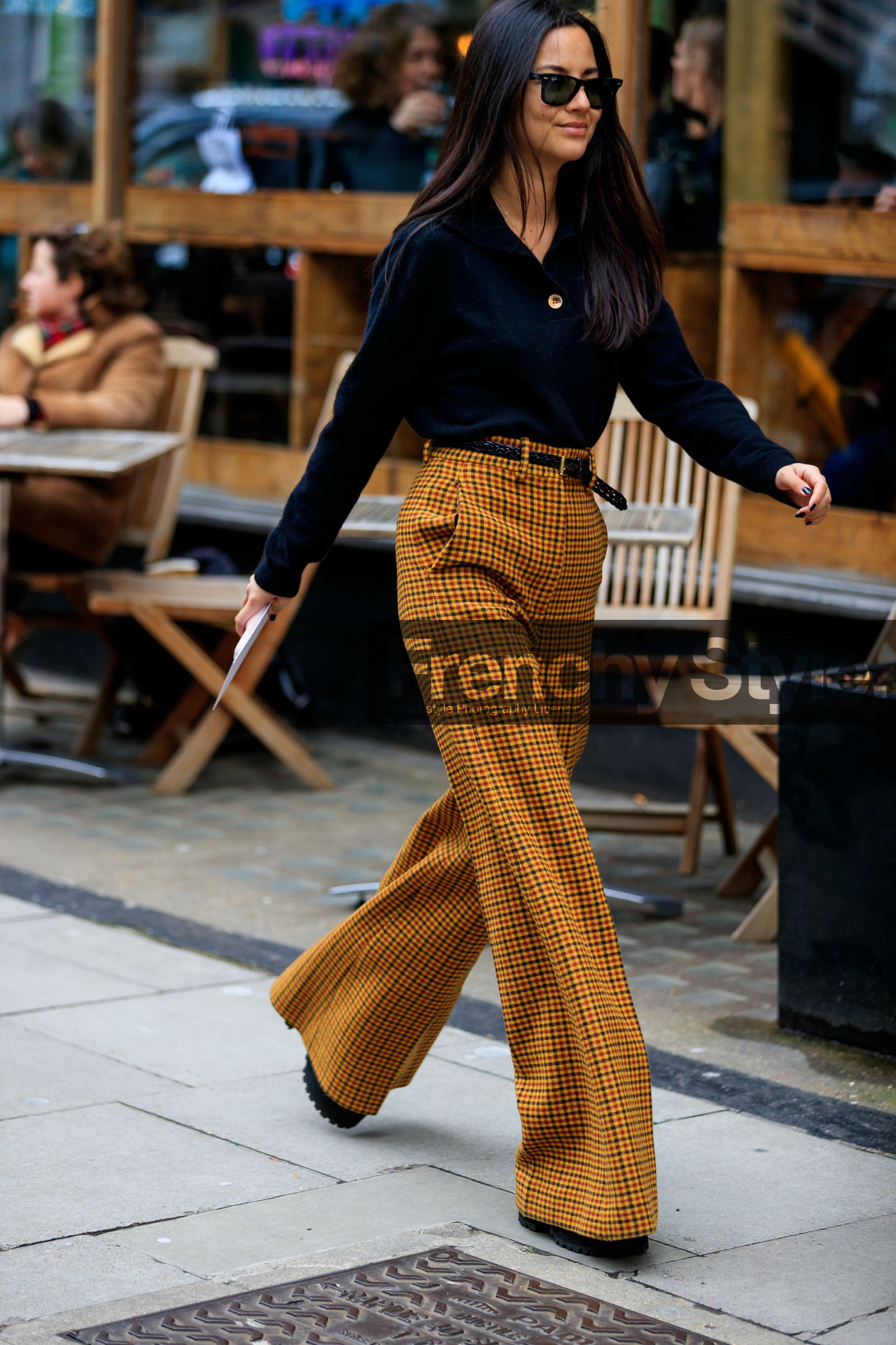 jana hofheimer, rayban sunglasses, polo collar pullover, black pullover, yellow pants, checked pants, flare pants, high waist pants, black leather belt, plaited belt, belted pants, black sunglasses, fashion week, frenchystyle, FW, jonathan paciullo, street style, LFW, LONDON, AUTUMN WINTER 2020-2021, FALL WINTER 2020-2021, FW 20-21, vertical, full length
