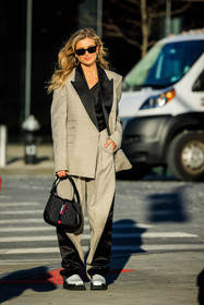 details, full black look, black pants, white striped pants, dual toned suit, grey suit, gucci logo bag, gucci handbag, black handbag, white boots, white shoes, black sunglasses, silver loops, silver earrings, silver creole, black tanktop, xenia adonts, street style, jonathan paciullo, FW, frenchystyle, fashion week, NYFW, NEW YORK, AUTUMN WINTER 2022-2023, FALL WINTER 2022_2023, FW 22-23, vertical, full length