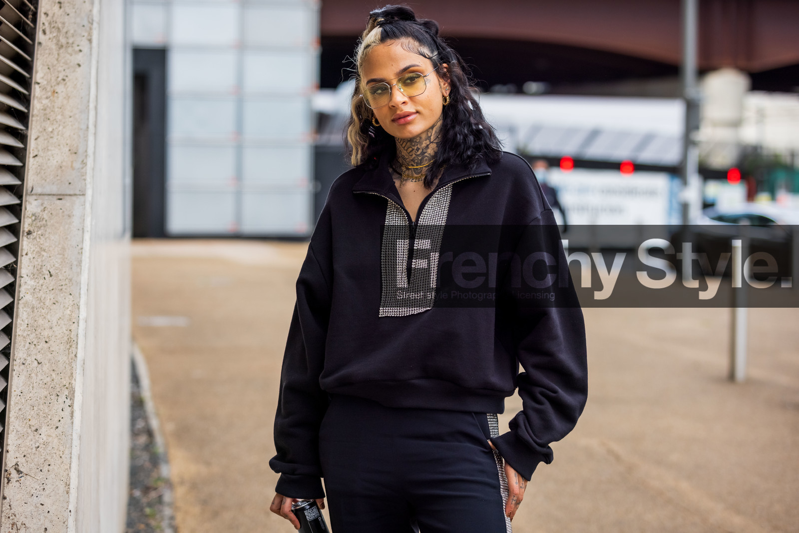 Kehlani, sunglasses, pants, clutch, earrings, fashion week, frenchystyle, FW, jonathan paciullo, street style, SPRING SUMMER 2022, SS 22, LFW, LONDON, horizontal, atmosphere details, detail