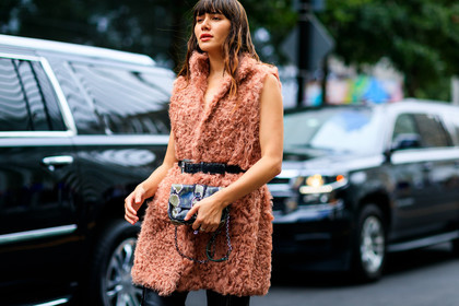 animal print, black belt, black pants, graphic bag, green bag, leather bag, leather belt, leather pants, pink jacket, printed bag, shearling, sleeveless, snake print, street style, jonathan paciullo, FW, frenchystyle, fashion week, NYFW, NEW YORK, SPRING SUMMER 2019, SS 19, atmosphere details, horizontal, detail