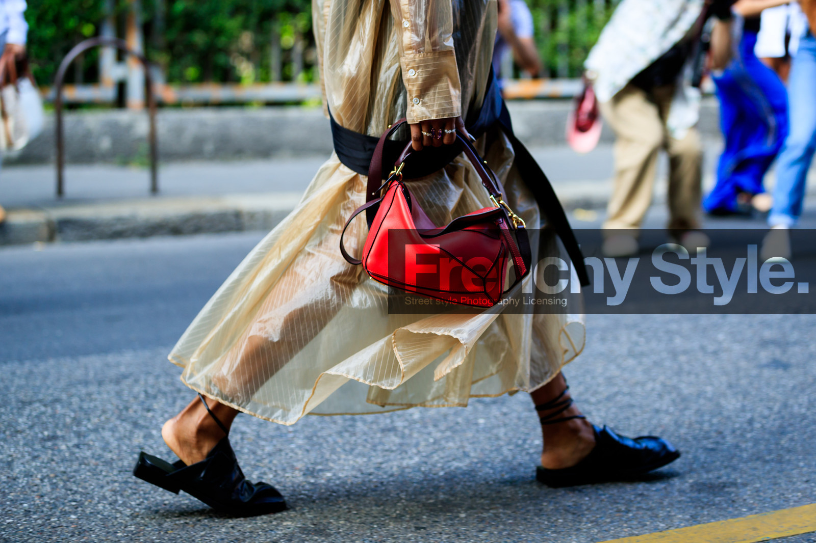 beige skirt, black shoes, leather bag, leather shoes, loewe, red bag, see through, fashion week, frenchystyle, FW, jonathan paciullo, street style, MFW, MILAN, SPRING SUMMER 2019, SS 19, atmosphere details, horizontal, detail