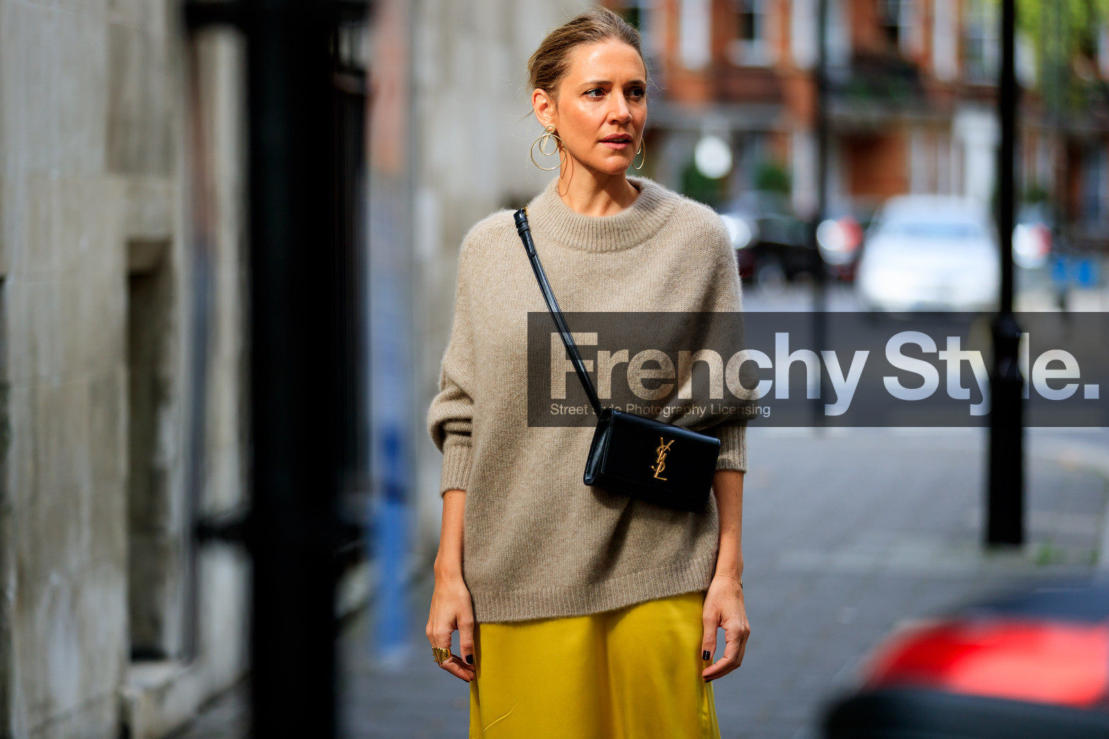 beige sweater, black bag, earrings, leather bag, saint laurent paris, yellow skirt, fashion week, frenchystyle, FW, jonathan paciullo, street style, LFW, LONDON, SPRING SUMMER 2019, SS 19, atmosphere details, horizontal, detail