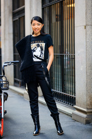black pants, black scarf, black shoes, black t shirt, choker, eyeliner, high heels, leather shoes, max mara, necklace, printed t shirt, suspenders, tone on tone, total look black, trousers, yuyu zhangzou, fashion week, frenchystyle, FW, jonathan paciullo, street style, MFW, MILAN, SPRING SUMMER 2019, SS 19, vertical, full length