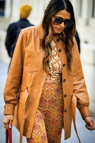 paco rabbane printed orange pants, black 70S sunglasses, paco rabbane printed top, camel leather cardigan, fashion week, frenchystyle, FW, jonathan paciullo, street style, NYFW, NEW YORK, AUTUMN WINTER 2022-2023, FALL WINTER 2022_2023, FW 22-23, vertical, atmosphere details