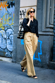 beige pants, black bag, black shirt, black shoes, graphic bag, leather bag, leather shoes, printed bag, sunglasses, trousers, fashion week, frenchystyle, FW, jonathan paciullo, street style, MFW, MILAN, SPRING SUMMER 2019, SS 19, vertical, full length