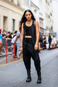 aleali may, black boots, black denim, black jacket, black top, denim pants, fashion week, frenchystyle, full length, FW, jeans, jonathan paciullo, leather bag, leather shoes, MENSWEAR, necklace, PARIS, PFW, SPRING SUMMER 2018, SS 18, street style, tone on tone, total look black, trousers, vertical