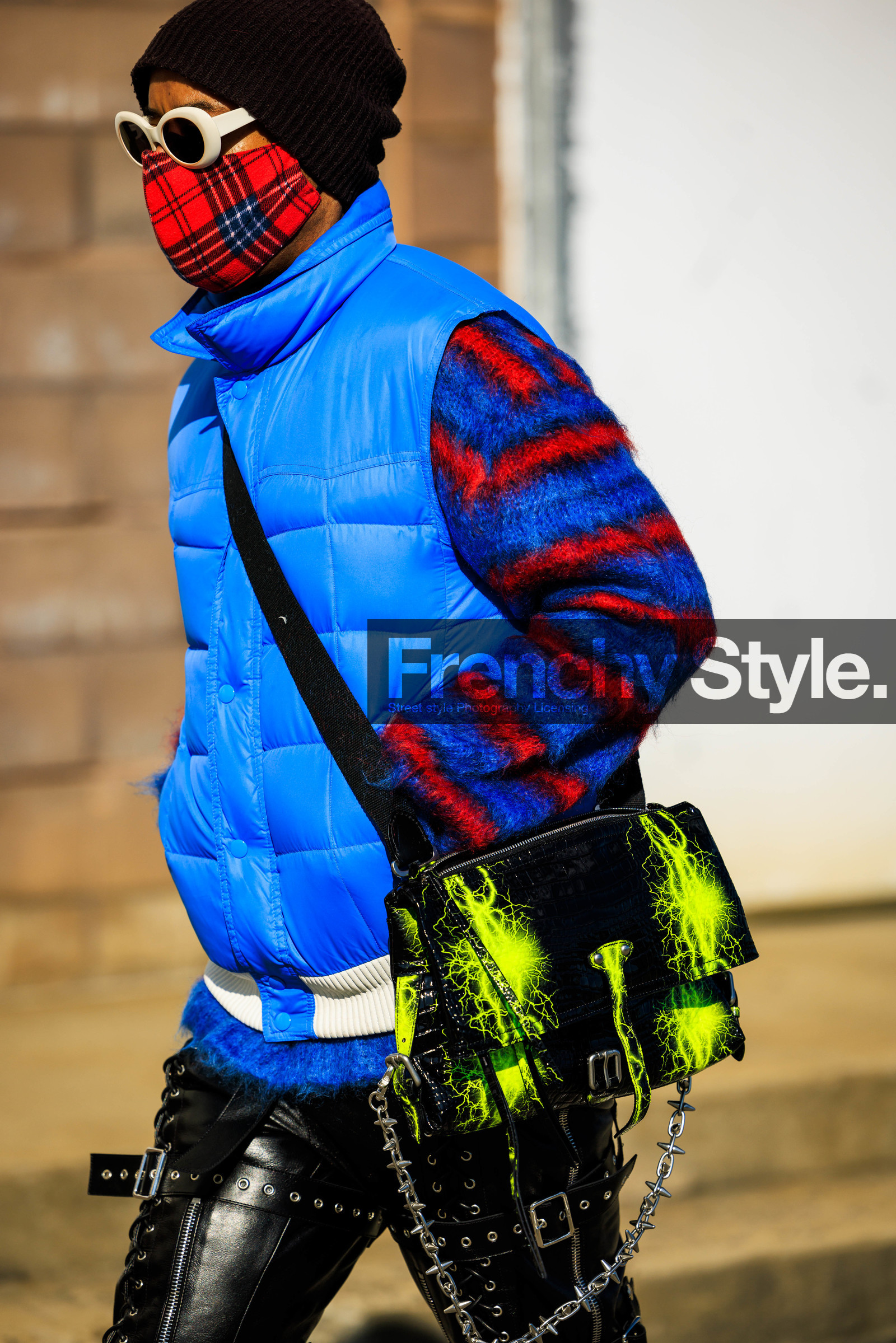 blue vest, sleeveless vest, white sunglasses, red plaid mask, stripes sweater, knitted sweater, wool sweater, black beanie, croco pants, leather pants, black pants, croco printed bag, black handbag, fashion week, frenchystyle, FW, jonathan paciullo, street style, NYFW, NEW YORK, AUTUMN WINTER 2022-2023, FALL WINTER 2022_2023, FW 22-23, vertical, atmosphere details